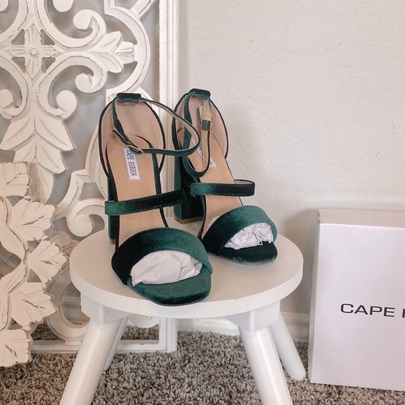 BRAND NEW IN BOX. Emerald green Velvet, nonslip base, leather insole 4 inch! - Picture 7 of 13